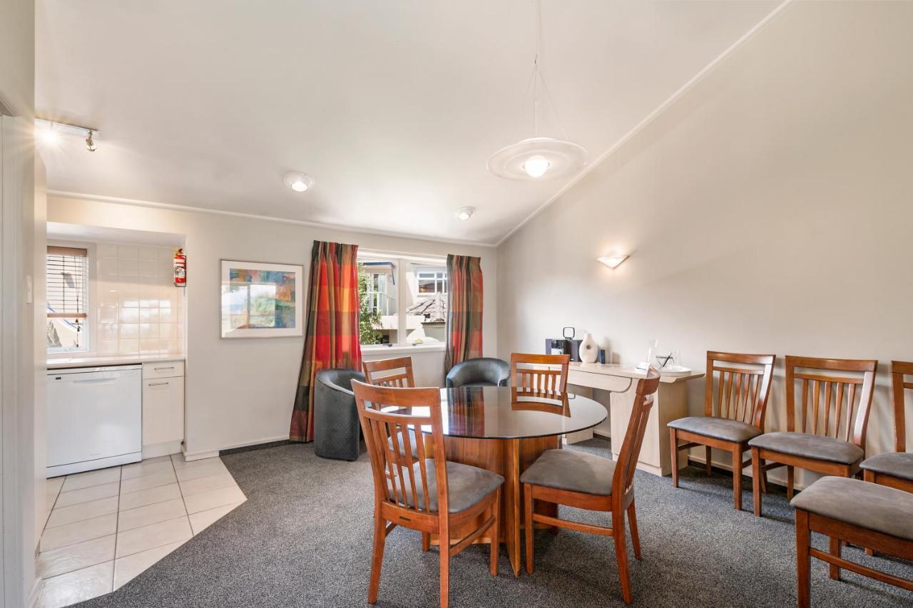 The Village Motel 4*